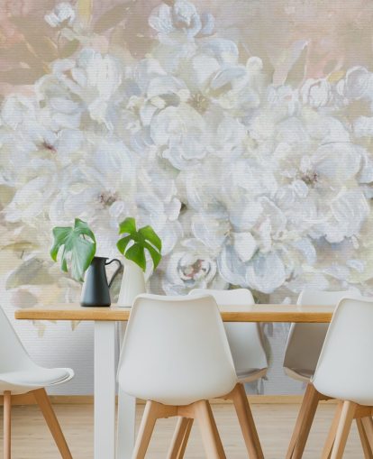 vit anpassningsbar blommig tapet väggmålning kallad Sun Bleached Bouquet för vardagsrum och kök