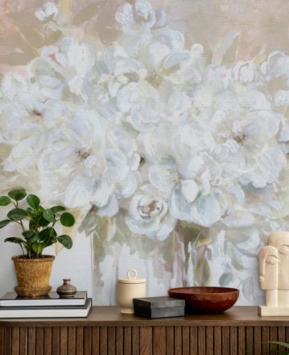 Weiße, individuell gestaltbare Blumentapete namens Sun Bleached Bouquet für Wohnzimmer und Küche