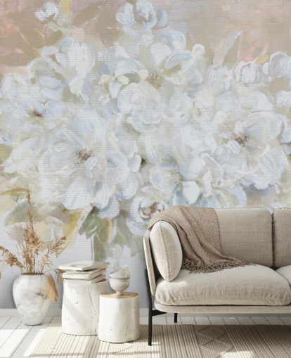 Weiße, individuell gestaltbare Blumentapete namens Sun Bleached Bouquet für Wohnzimmer und Küche