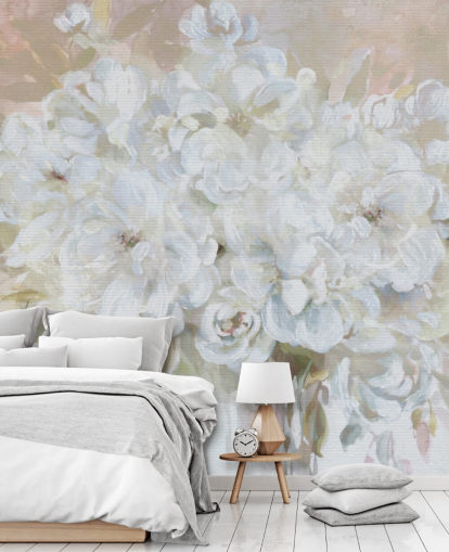 mural de papel de parede floral personalizável branco chamado Sun Bleached Bouquet para salas de estar e cozinhas