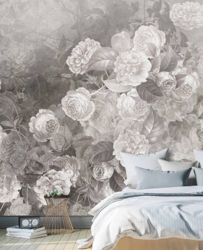 mural de papel de parede rosa personalizável em preto e branco chamado A Kiss of Roses da Sra. Tiff para corredores e escritórios domésticos