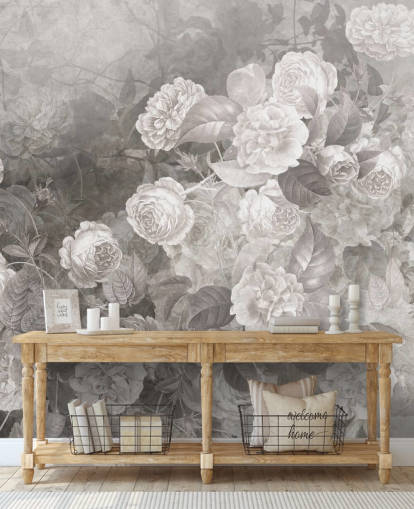 mural de papel de parede rosa personalizável em preto e branco chamado A Kiss of Roses da Sra. Tiff para corredores e escritórios domésticos