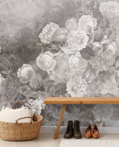 mural de papel de parede rosa personalizável em preto e branco chamado A Kiss of Roses da Sra. Tiff para corredores e escritórios domésticos