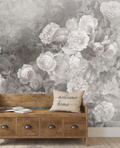 papier peint mural rose personnalisable en noir et blanc appelé A Kiss of Roses par Ms. Tiff pour les couloirs et les bureaux à domicile