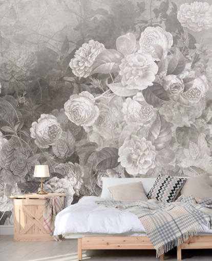 mural de papel de parede rosa personalizável em preto e branco chamado A Kiss of Roses da Sra. Tiff para corredores e escritórios domésticos