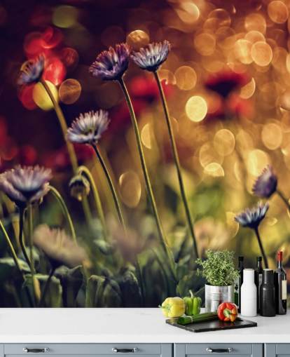 Violetit kukat vastaan punainen kukka taustakuva