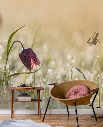 Mural Tulipán rojo en el campo cubierto de gotas de lluvia Mural Tulipán rojo en el campo cubierto de gotas de lluvia