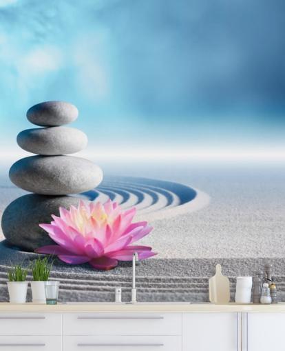 Stablet småstein, rosa lotus på Sand Bakgrunn