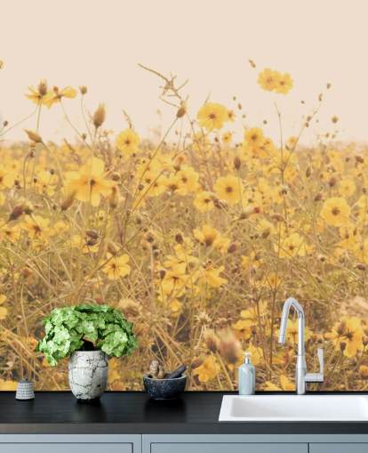 Decorazione murale con fiori gialli in campo color seppia