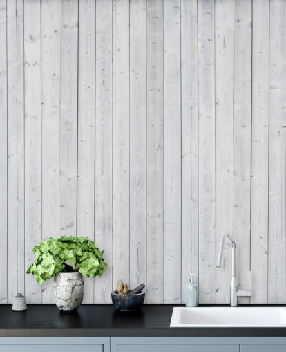 Decorazione murale con pannelli in legno bianco