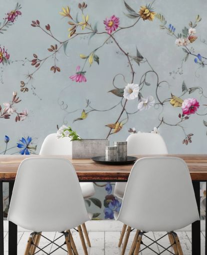 mural de papel pintado con estampado floral azul llamado Floral Heaven de Marina Stupakova para dormitorios y salas de estar