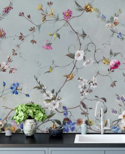 mural de papel de parede com padrão floral azul chamado Floral Heaven de Marina Stupakova para quartos e salas de estar