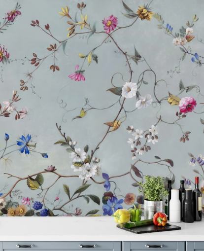 blauwe behangmuurschildering met bloemenpatroon genaamd Floral Heaven van Marina Stupakova voor slaapkamers en woonkamers