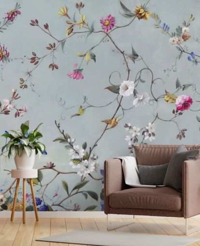 blauwe behangmuurschildering met bloemenpatroon genaamd Floral Heaven van Marina Stupakova voor slaapkamers en woonkamers