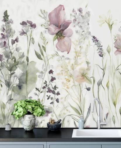 mural de papel pintado floral blanco, morado y verde llamado La suavidad del corazón III de Marina Stupakova