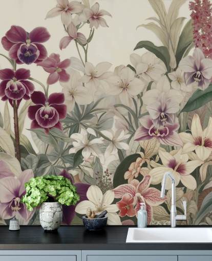 hvid og lilla blomstermønster vægmaleri kaldet The Tenderness of Orchids af Marina Stupakova til soveværelser og stuer