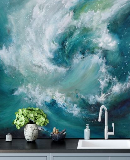 mural de papel de parede oceânico abstrato personalizável em azul e branco chamado Sea Crash, de Alison Johnson, para banheiros e cozinhas
