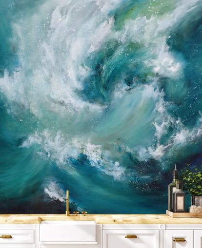 blauw-witte aanpasbare abstracte oceaanbehangmuurschildering genaamd Sea Crash van Alison Johnson voor badkamers en keukens