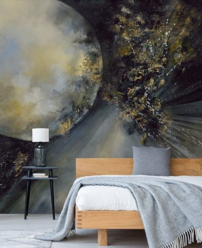 gouden, zwart-witte abstracte behangmuurschildering genaamd Talking to the Moon van Alison Johnson voor slaapkamers