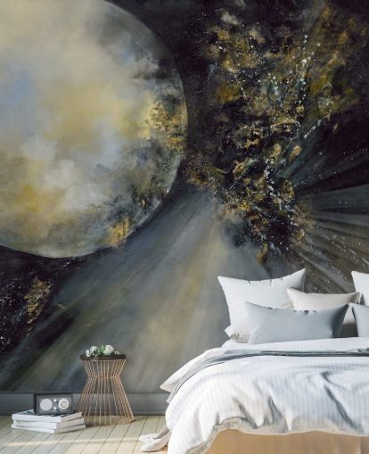 mural de papel de parede abstrato dourado, preto e branco chamado Talking to the Moon de Alison Johnson para quartos