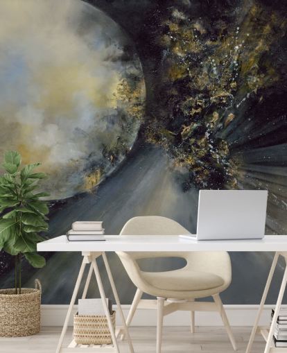 abstrakte Wandtapete in Gold, Schwarz und Weiß mit dem Titel Talking to the Moon von Alison Johnson für Schlafzimmer