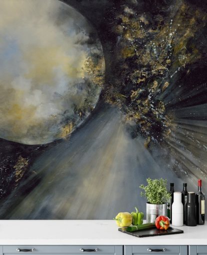 carta da parati astratta dorata, nera e bianca chiamata Talking to the Moon di Alison Johnson per camere da letto