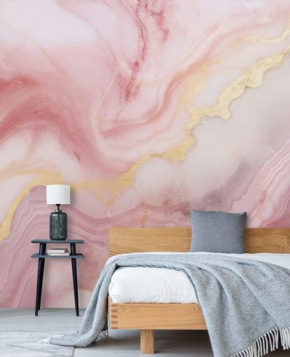 mural de papel pintado de mármol rosa y dorado llamado Mármol rosa y dorado para dormitorios y baños