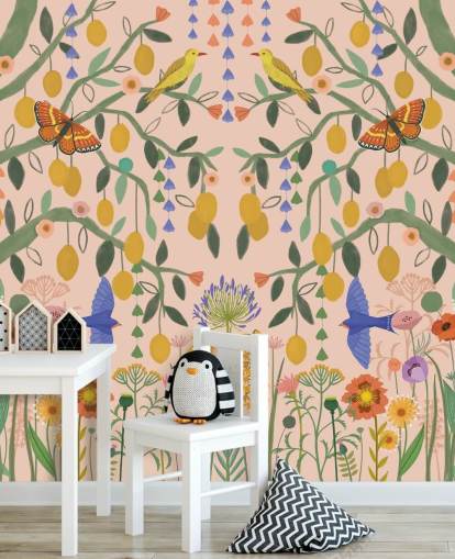 aanpasbare pastelkleurige tuinbehangmuurschildering genaamd Lemon Trees van Kate Merritt