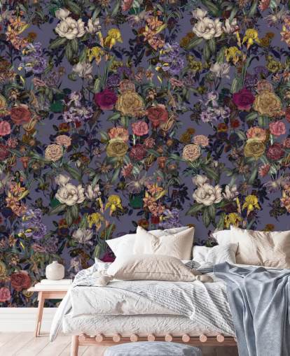 färgstark blommönster väggmålning kallad Flower Garden Extra Purple av Karina Eibatova