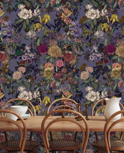 mural de pared con estampado floral colorido llamado Flower Garden Extra Purple de Karina Eibatova