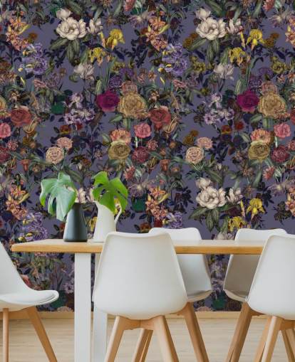 peinture murale à motif floral coloré appelée Flower Garden Extra Purple par Karina Eibatova