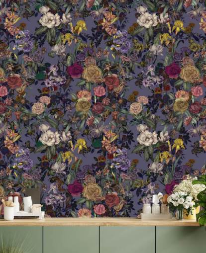 mural de pared con estampado floral colorido llamado Flower Garden Extra Purple de Karina Eibatova
