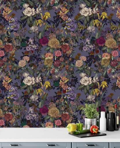 peinture murale à motif floral coloré appelée Flower Garden Extra Purple par Karina Eibatova