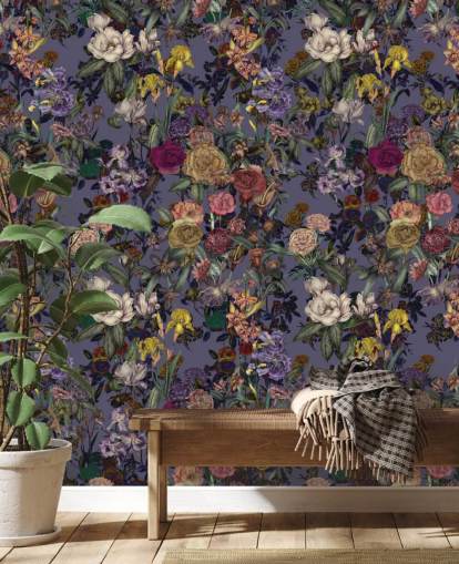 mural de pared con estampado floral colorido llamado Flower Garden Extra Purple de Karina Eibatova