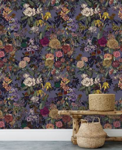 kleurrijke muurschildering met bloemenpatroon genaamd Flower Garden Extra Purple van Karina Eibatova