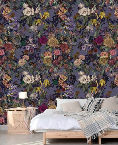 peinture murale à motif floral coloré appelée Flower Garden Extra Purple par Karina Eibatova