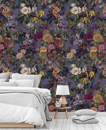 farbenfrohes Blumenmuster-Wandbild namens Flower Garden Extra Purple von Karina Eibatova