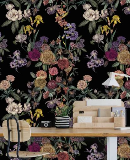 sort tilpasselig blomstermønster vægmaleri kaldet Obsidian Flower Garden af Karina Eibatova