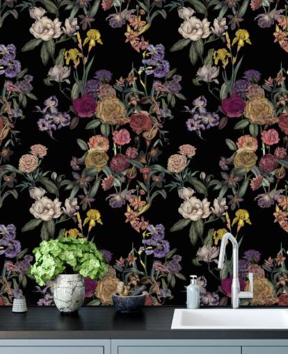 svart anpassningsbar blommönster väggmålning kallad Obsidian Flower Garden av Karina Eibatova