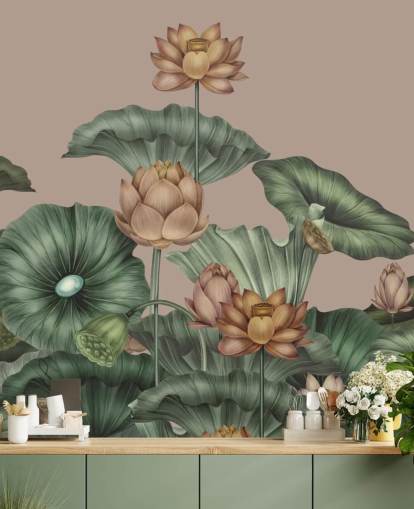 grünes und beiges Lotus-Wandbild namens Mocha Lotus von Karina Eibatova für Schlafzimmer und Flure