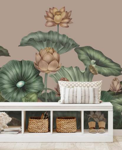 groene en beige lotusmuurschildering genaamd Mocha Lotus van Karina Eibatova voor slaapkamers en gangen