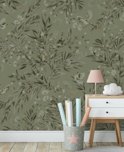grön anpassningsbar lekrum väggmålning som heter Playful Robins - Monochrome Green för plantskolor