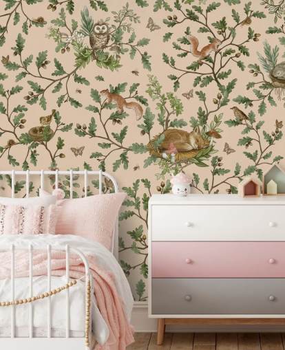 mural infantil personalizado em bege chamado Playful Woods - Beige de Kikki Belle para paredes de berçários e quartos infantis mural infantil personalizado em bege chamado Playful Woods - Beige de Kikki Belle para paredes de berçários e quartos infantis