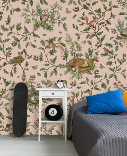 roze en groene aanpasbare kinderkamermuurschildering genaamd Playful Woods - Pink van Kikki Belle