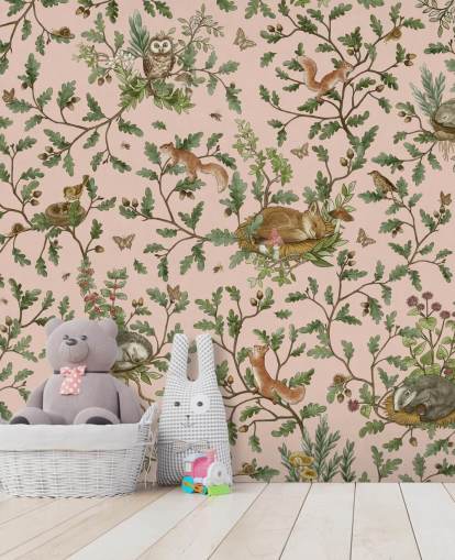 mural de berçário personalizável rosa e verde chamado Playful Woods - Pink de Kikki Belle mural de berçário personalizável rosa e verde chamado Playful Woods - Pink de Kikki Belle