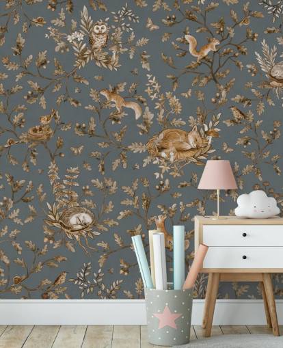 blauwe en bruine muurschildering voor de kinderkamer genaamd Playful Woods - Vintage Blue van Kikki Belle blauwe en bruine muurschildering voor de kinderkamer genaamd Playful Woods - Vintage Blue van Kikki Belle