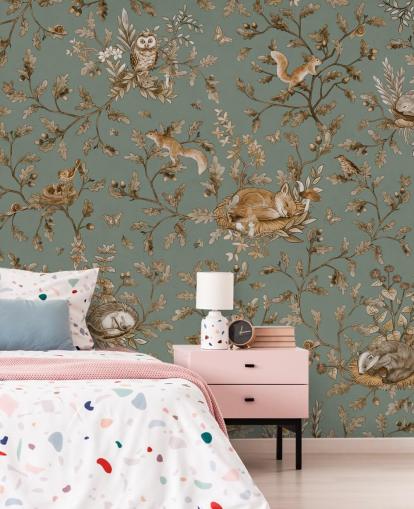 Grünes und braunes maßgefertigtes Spielzimmer-Wandbild namens Playful Woods - Vintage Green von Kikki Belle Grünes und braunes maßgefertigtes Spielzimmer-Wandbild namens Playful Woods - Vintage Green von Kikki Belle
