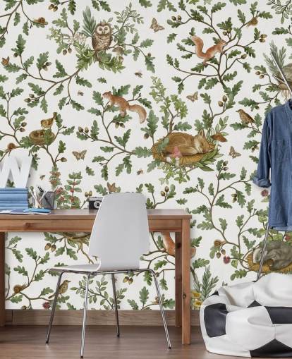 hvitt og grønt tilpassbart dyremaleri kalt Playful Woods - White av Kikki Belle