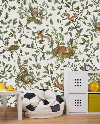 witte en groene aanpasbare dierenmuurschildering genaamd Playful Woods - White van Kikki Belle witte en groene aanpasbare dierenmuurschildering genaamd Playful Woods - White van Kikki Belle