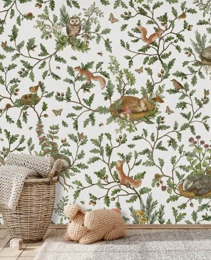 mural de animais personalizável em branco e verde chamado Playful Woods - White de Kikki Belle